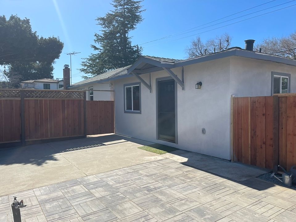 1st image of 22033 Wallace Dr