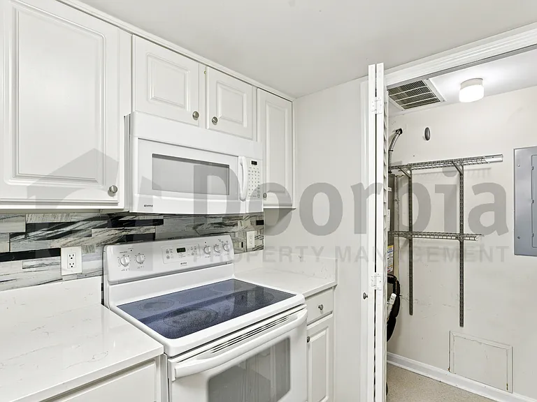 2912 Saint Johns Ave #18 — Photo 8