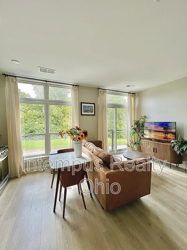 1 bed, 1.0 bath, 522 sqft, $1,800 — Photo 2