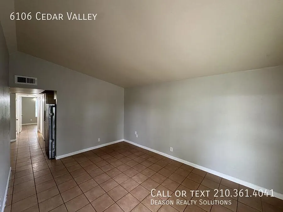 6106 Cedar Valley — Photo 3