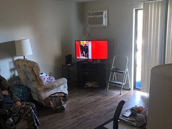 4th image of 427 W Bellwood Dr #4