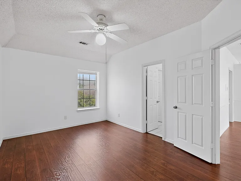 636 N Allen Rd — Photo 33