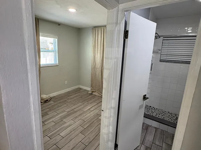 6706 S Himes Ave — Photo 9