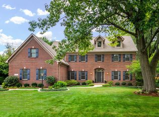 26W043 Embden Ln, Wheaton, IL 60189