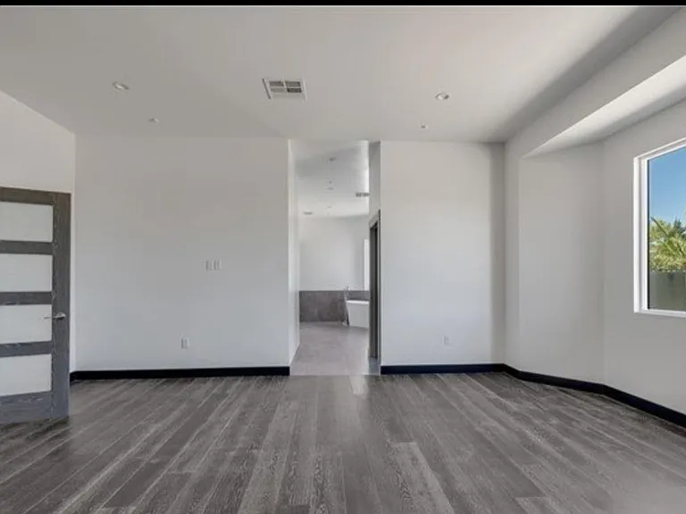 Manzanita Dr — Photo 10