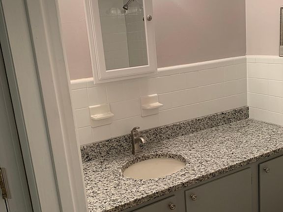 5th image of 146 Kentucky Ave APT 4