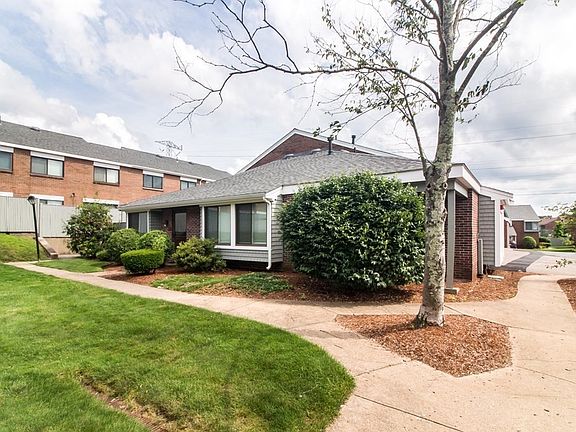 3rd image of 29 Rosewood Dr
