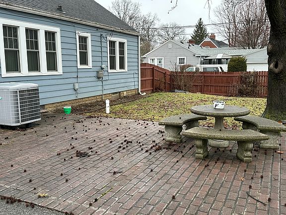 4th image of 85 Woodside Ave