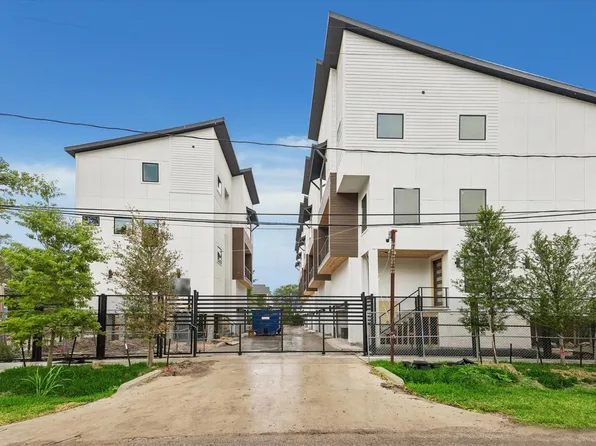 1034 W 17th St #B, Houston, TX 77008