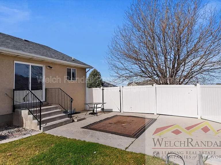 179 E 2200 S — Photo 26