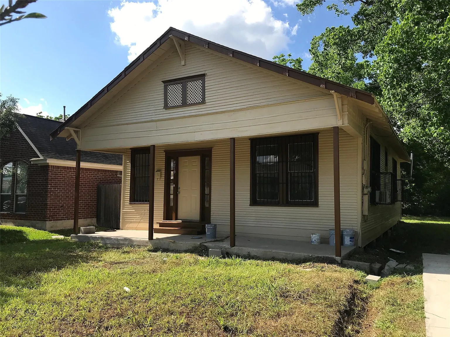 3 bed, 1.0 bath, 1092 sqft, $1,300 — Photo 2