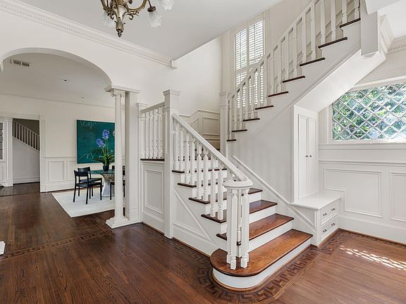 4th image of 200 Westmoreland St