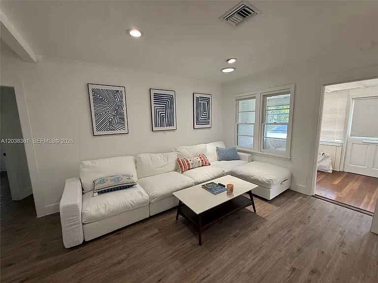 1719 Hayes St — Photo 3