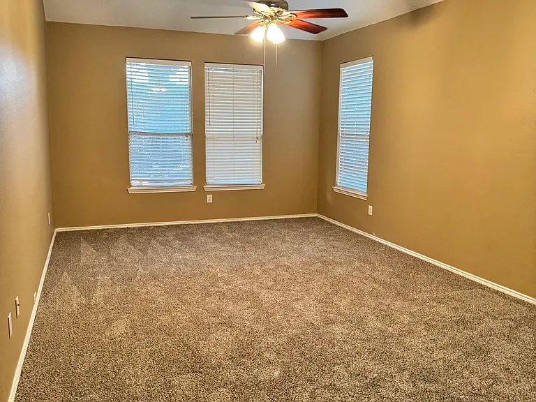 304 Patricia Ln — Photo 28