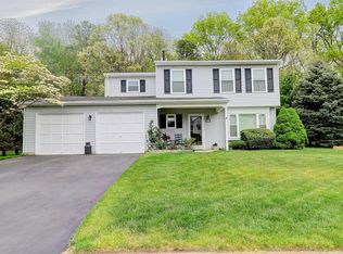 20 Sweetbriar Trl, Howell, NJ 07731