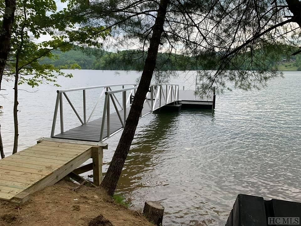 1st image of 20 Lakeside Poin