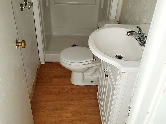 4th image of 334 W 17th St