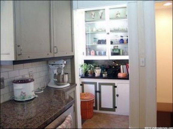 5th image of 421 N M St