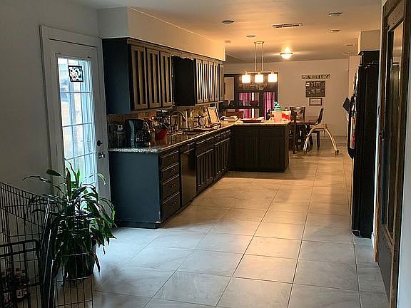 3rd image of 903 Overton Ave