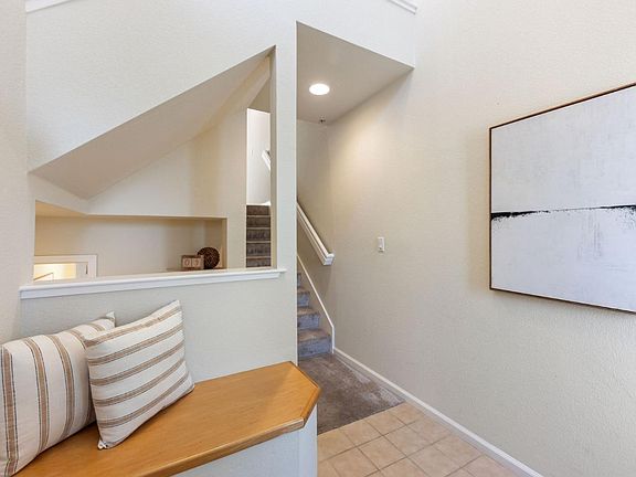 5th image of 22 Creekside Ln
