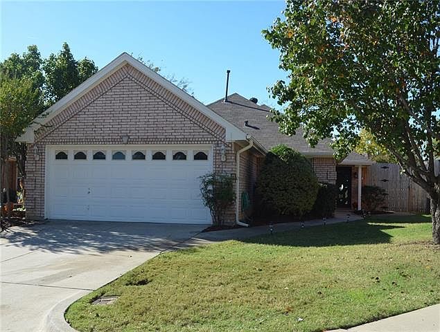 1st image of 402 Harwood Cir
