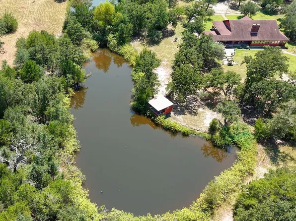 300 Moss Oak Dr, Somerville, TX 77879