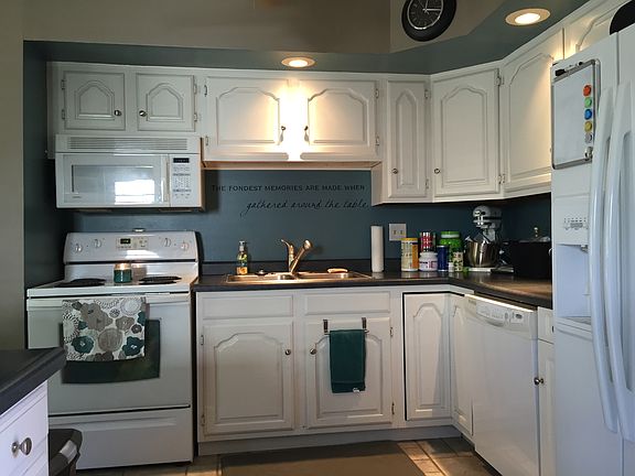 3rd image of 3226 Oxford Dr