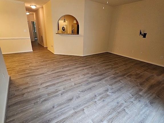 5th image of 1403 Rustads Cir