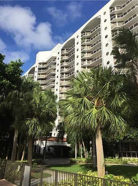 1st image of 3610 Yacht Club Dr APT 111
