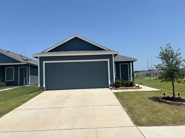 552 Holleman Dr — Photo 1