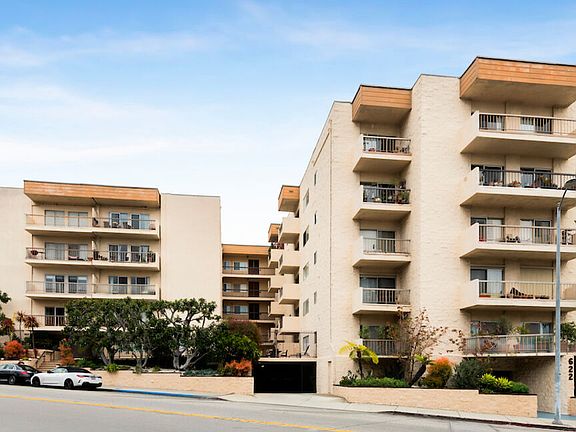 2nd image of 622 S Barrington Ave APT 204