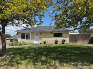 515 S Juniper Dr, Moses Lake, WA 98837