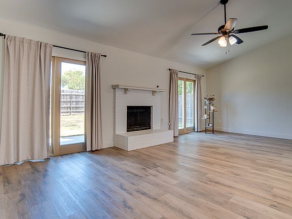 2nd image of 1609 Country Ln