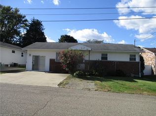 111 Clement Ave, Belpre, OH 45714