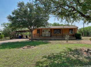 472 Homecrest Dr, La Vernia, TX 78121