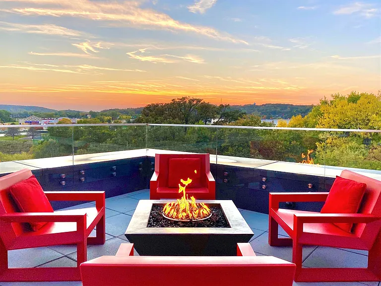 Red44 Luxury Apartments | Specials Available — Photo 4