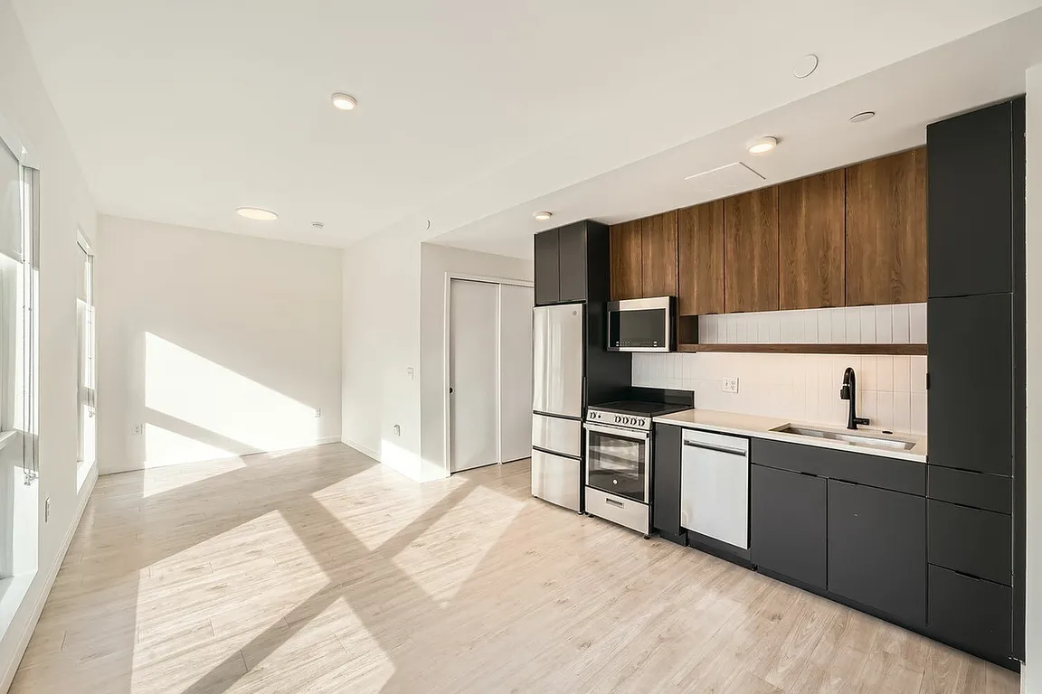2059 19th St - Web Quality - 006 - 24 Studio 10 732