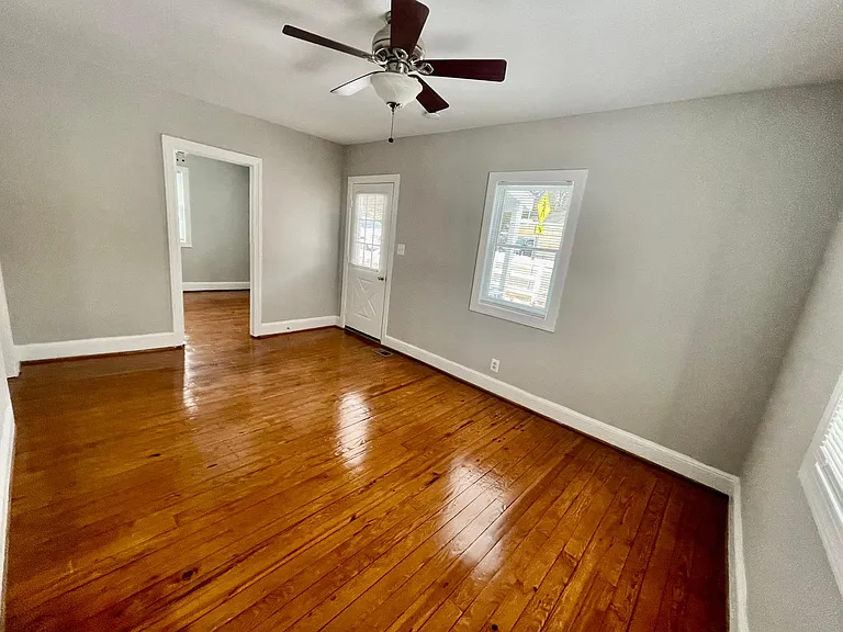 99 Alexandria Pike — Photo 5