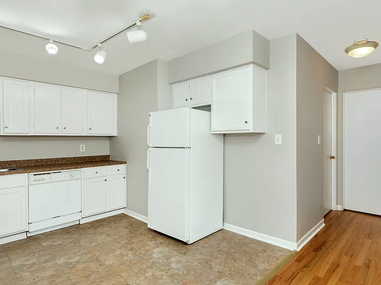 347 N Eton St #18 — Photo 11