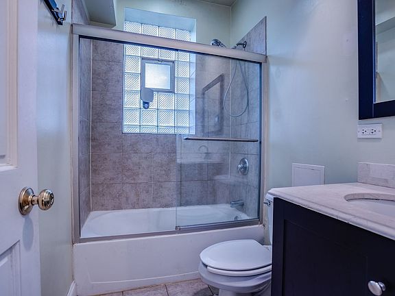 4th image of 1303 W Elmdale Ave APT G