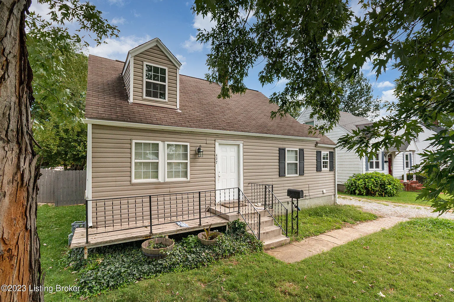 427 Harris Pl photo 1