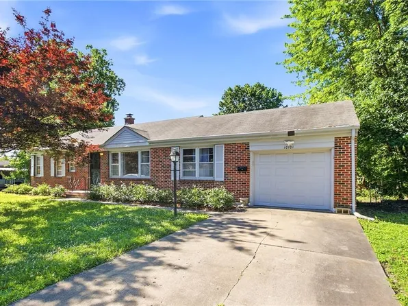 10101 E 69th St, Raytown, MO 64133