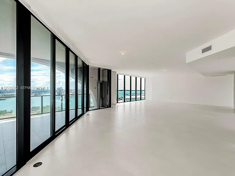 1000 Biscayne Blvd #2002 — Photo 11