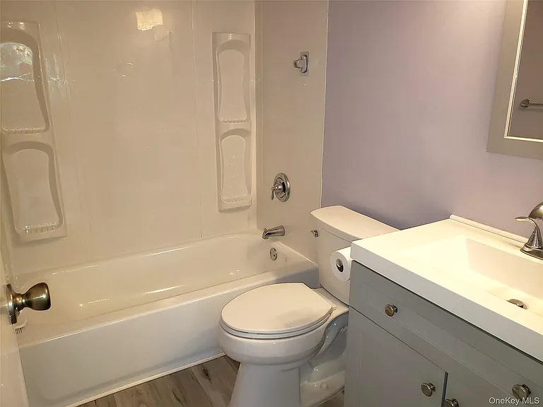478 Old Farmingdale Rd #B — Photo 16