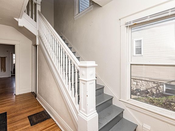 3rd image of 211 S College Ave