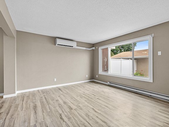 5th image of 2611 18th Ave W
