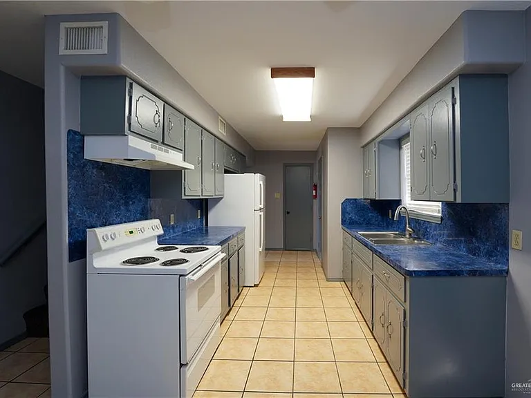 204 E Gomez Dr — Photo 10