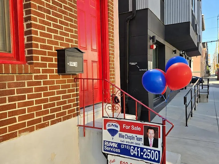 1558 N Randolph St — Photo 1