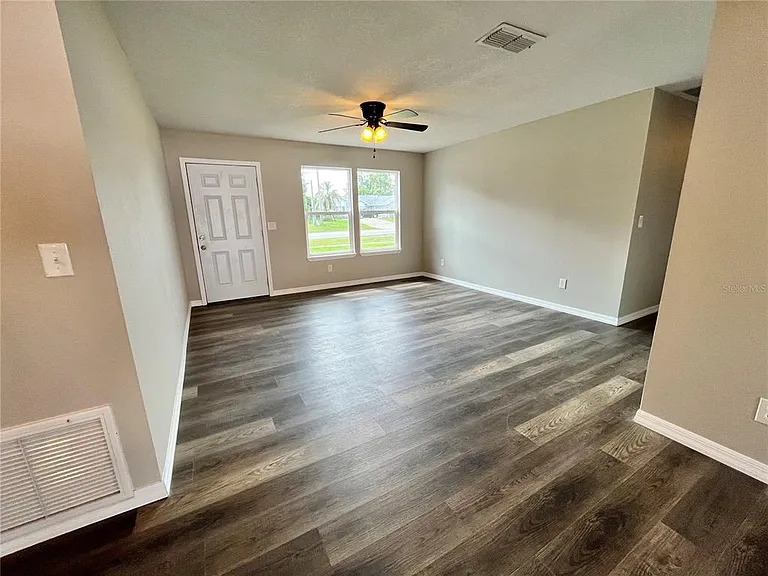 1494 Courtland Blvd — Photo 6