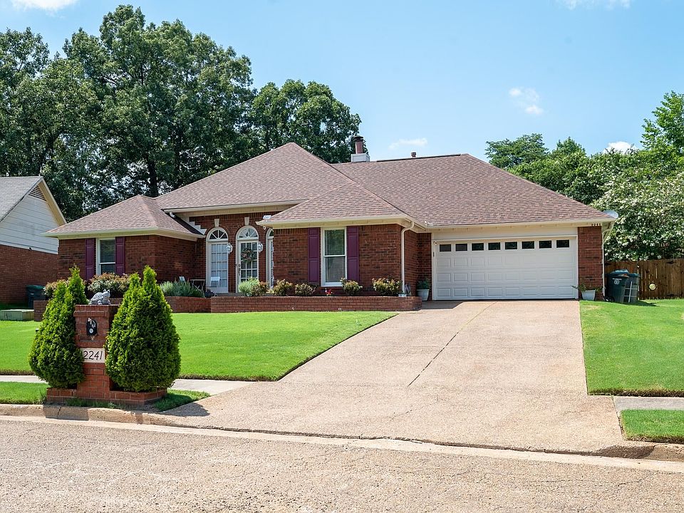1st image of 2241 Oak Hollow Ln
